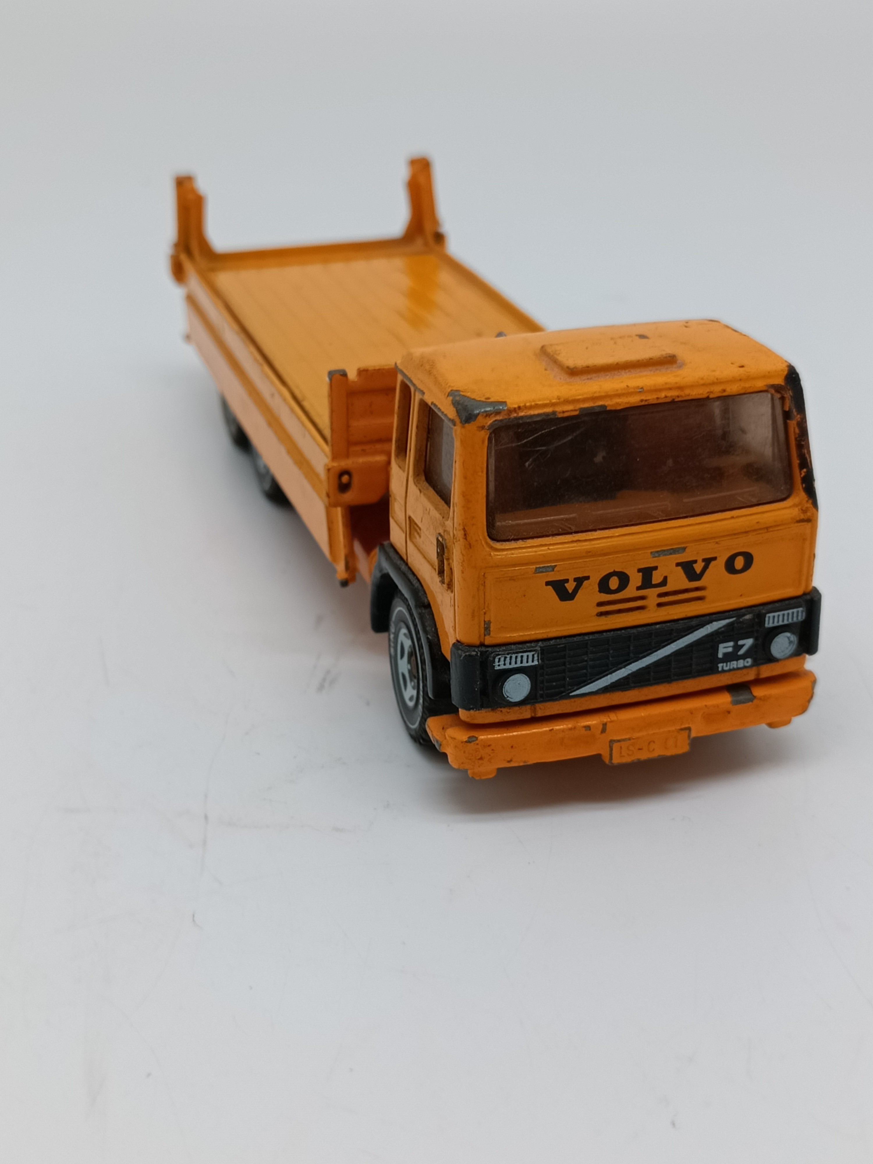 volvo lkw spielzeug