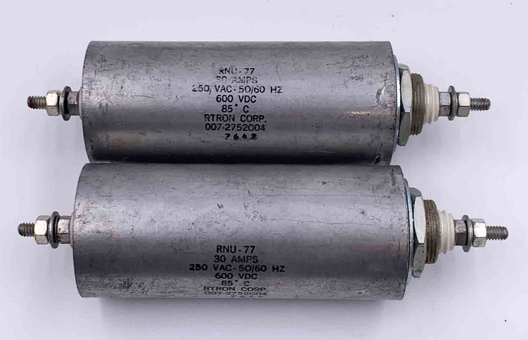 Kondensatoren 4er Pack RNU-77 30 Ampere Fa.- Rtron Corp.